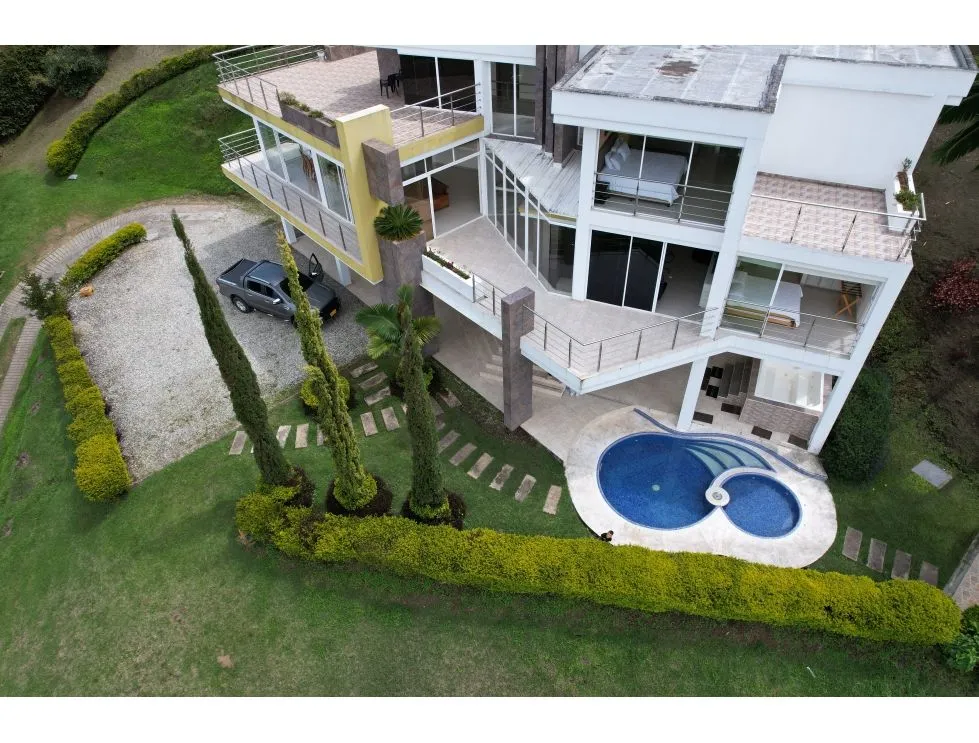 CASA CAMPESTRE CON LOTE ADICIONAL Y ACCESO AL EMBALSE EL PEÑOL