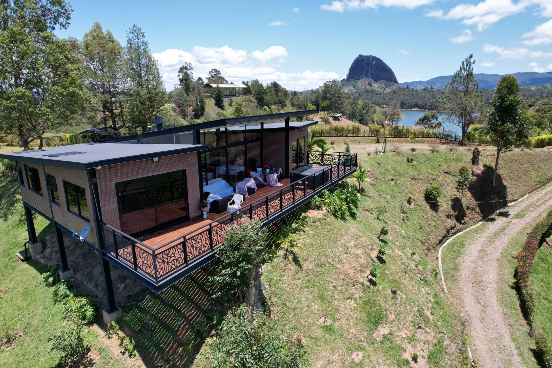 Casa Campestre con vista al embalse y a la Piedra del Peñol